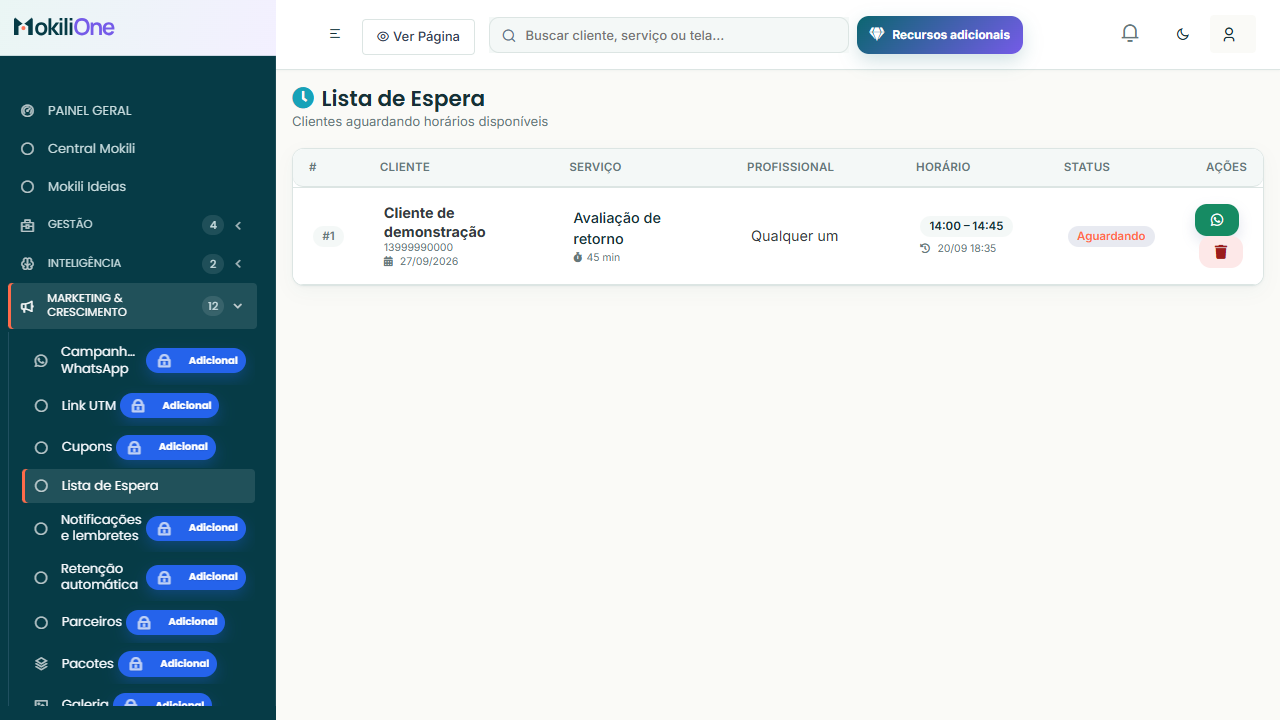 Tela real da Lista de Espera da Mokili One em staging, com cliente e serviço de demonstração, horário e status aguardando